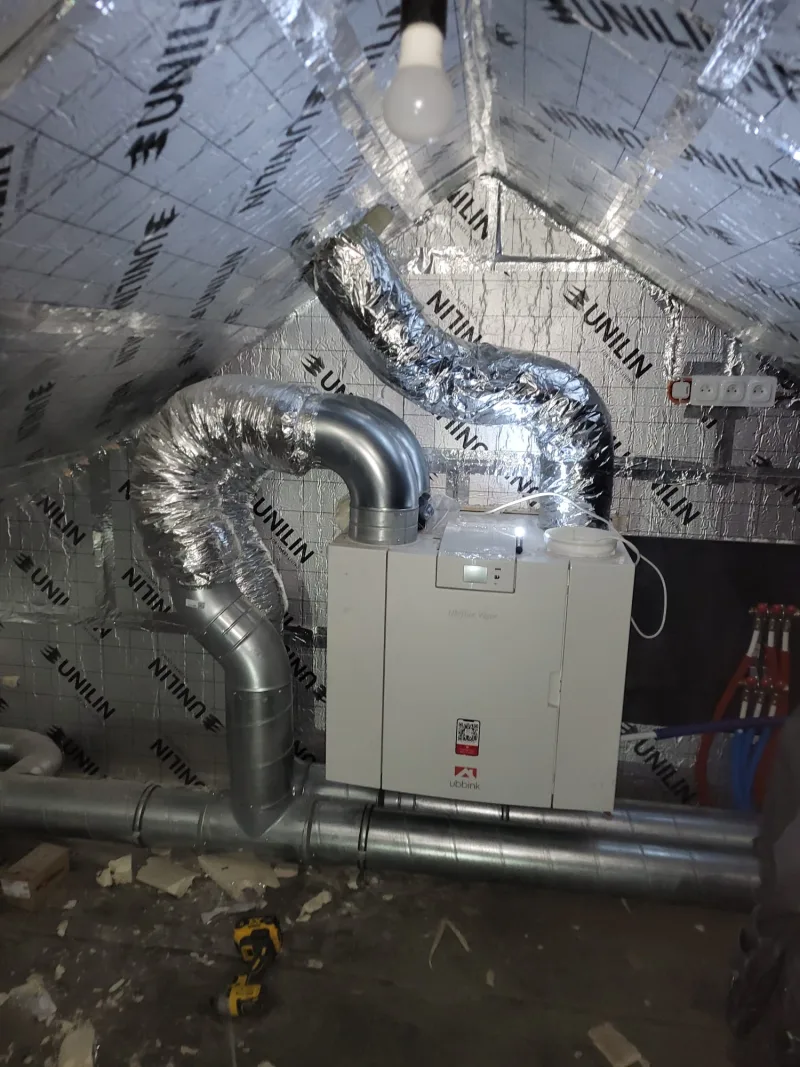 VMC double flux dans combles isolés Unilin — réalisation Pompe à chaleur BW