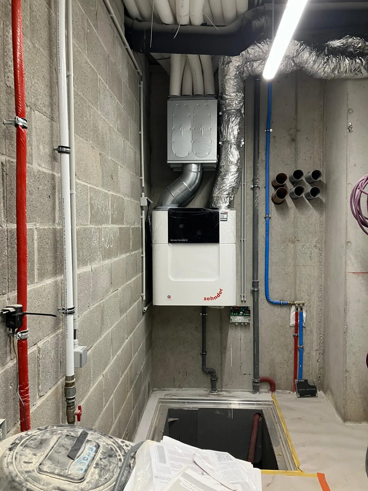 VMC Zehnder installée dans un local technique à Wavre — réalisation Pompe à chaleur BW