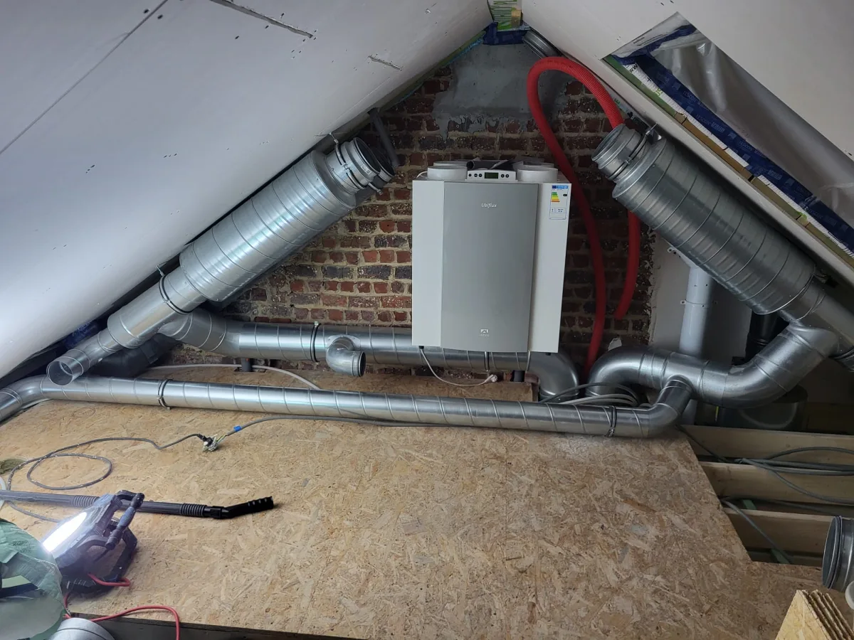 VMC double flux installée dans des combles en Brabant Wallon — réalisation Pompe à chaleur BW